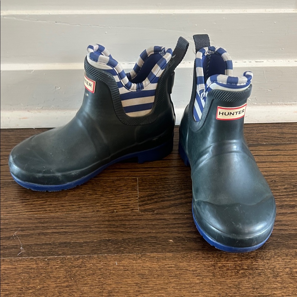 Hunter Kids Navy Chelsea Rain Boots with Blue Stripe Lining